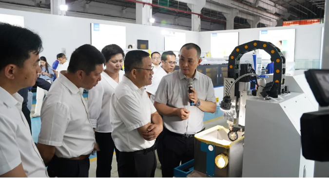 南海區(qū)委書記顧耀輝到丹灶鎮(zhèn)開展區(qū)域協(xié)調(diào)發(fā)展調(diào)研：首站聚焦隆信激光智能裝備發(fā)展！